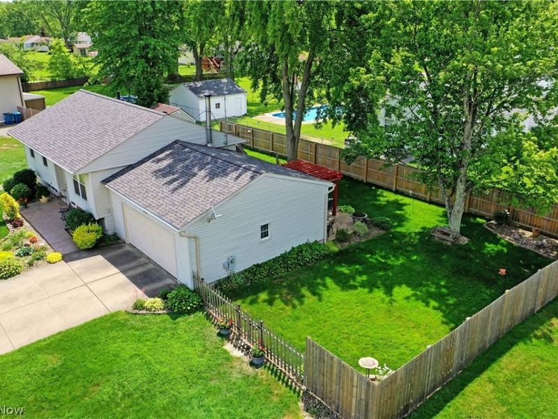 2483 Trentwood Drive SE, Warren, OH 44484 Photo 6