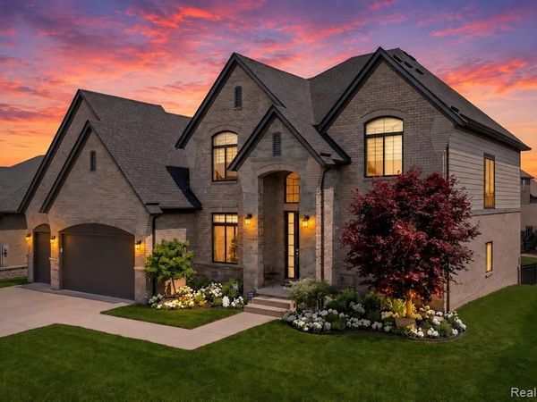 21924 E Majestic Drive, Macomb Twp, MI 48044