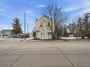 346 Weiss Street , Carrollton Twp, MI 48604