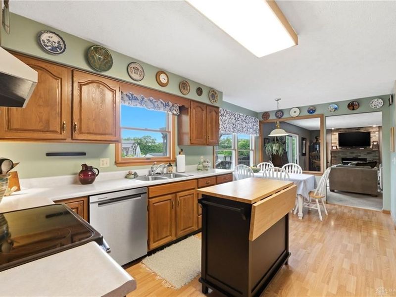 195 Finsbury, Troy, OH 45373 Photo 15