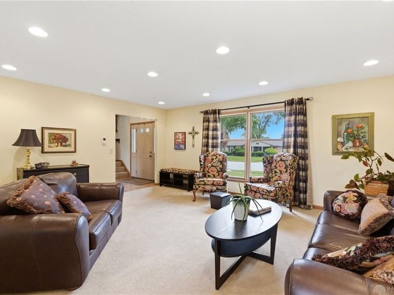 195 Finsbury, Troy, OH 45373 Photo 9