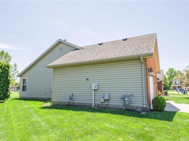 1966 Cider Mill Way, Tipp City, OH 45371 Photo 20