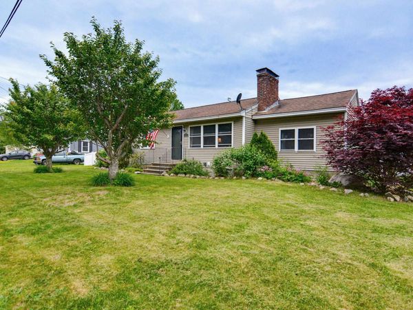 6 Ray Drive, Hooksett, NH 03106