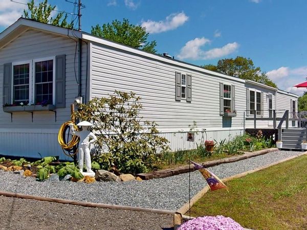 9 Smith Lane, Levant, ME 04456