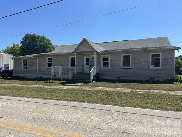 706 Old North Main Street , Clover, SC 29710