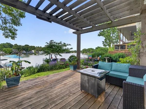 25 Beach Drive, Lake Tapawingo, MO 64015