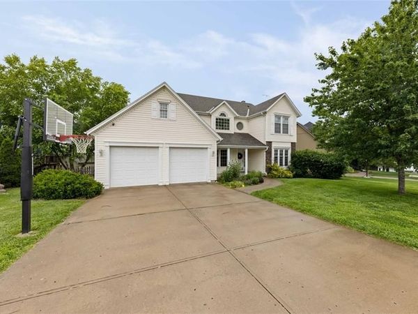 7238 N Myrtle Avenue, Gladstone, MO 64119