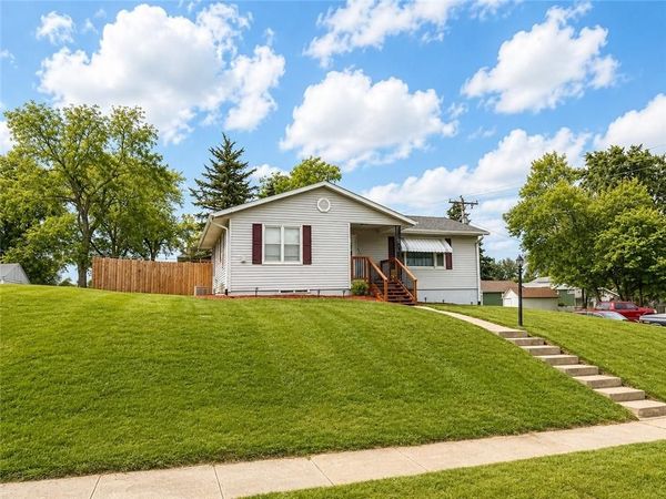 921 E 2ND Street, Maryville, MO 64468