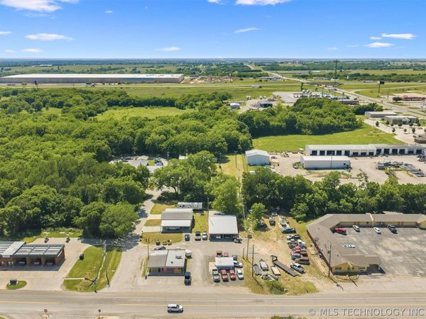 904 W Main , Marietta, OK 73448