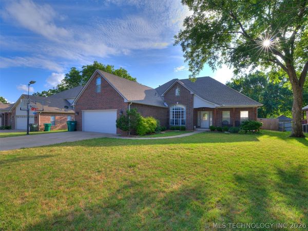 2218 S 113th West Court, Sapulpa, OK 74066