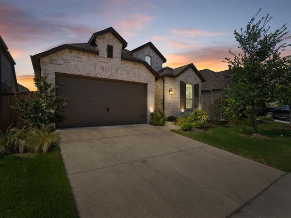 1916 Pelham Drive, Aubrey, TX 76227