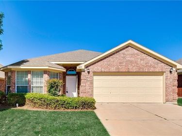 8633 Corral Circle, Fort Worth, TX 76244