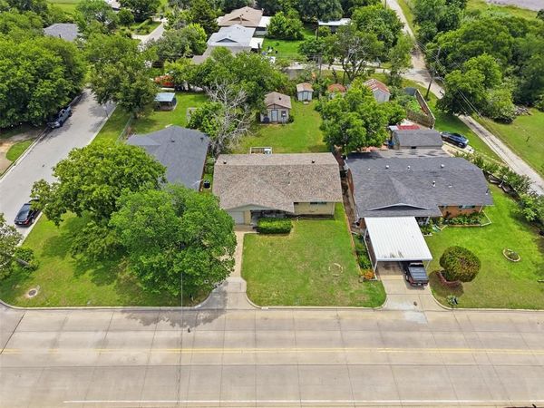 4304 Hodgkins Road, Lake Worth, TX 76135