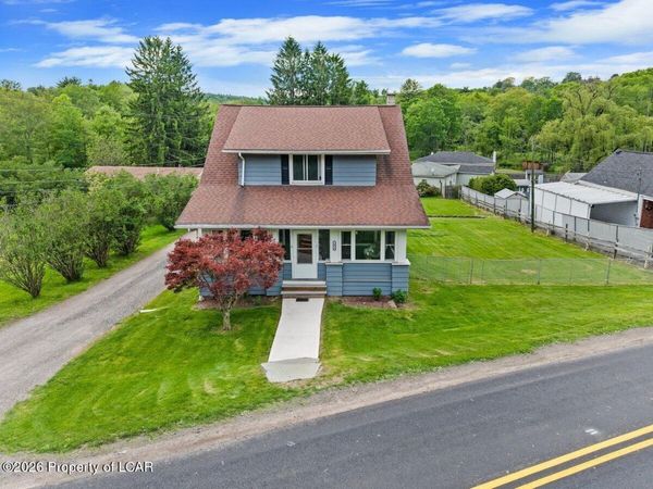 1070 Lower Demunds Road, Dallas, PA 18612