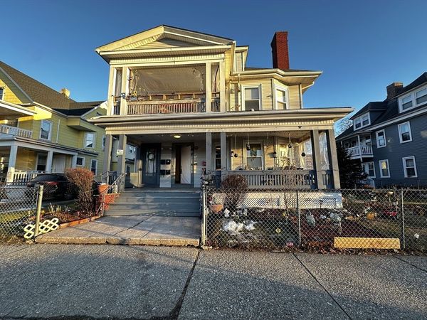 286 Pine St, Unit 3R, Holyoke, MA 01040