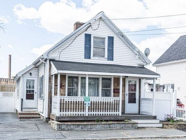 516 Lakeview Ave, Lowell, MA 01850