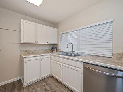 137 Kassberg, Roseville, CA 95678 Photo