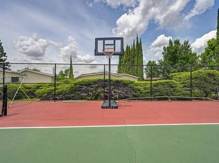 137 Kassberg, Roseville, CA 95678 Photo