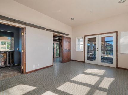 2181 Garden Hwy, Sacramento, CA 95833 Photo