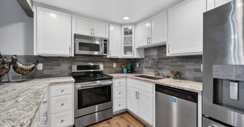 7993 La Riviera Dr, Sacramento, CA 95826 Photo