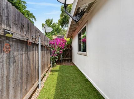 7993 La Riviera Dr, Sacramento, CA 95826 Photo