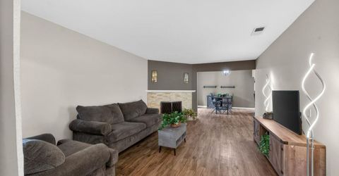 7993 La Riviera Dr, Sacramento, CA 95826 Photo