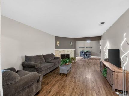 7993 La Riviera Dr, Sacramento, CA 95826 Photo