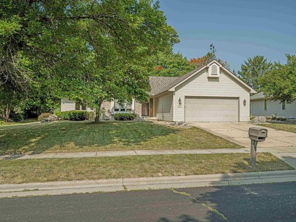 5602 CHESTNUT Lane, McFarland, WI 53558
