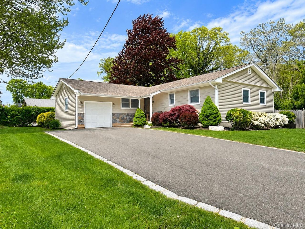 1 Camelot Lane, Saint James, NY 11780 Main Photo