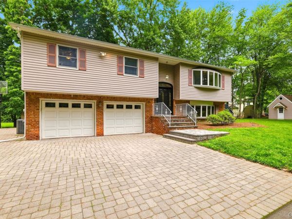 226 Ehrhardt Road , Pearl River, NY 10965