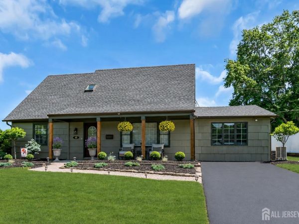 40 ICEMEADOW Lane, Matawan, NJ 07747