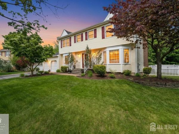 23 Rochelle Drive, Kendall Park, NJ 08824