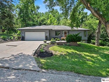 21417 Ridgewood Road , Omaha, NE 68022