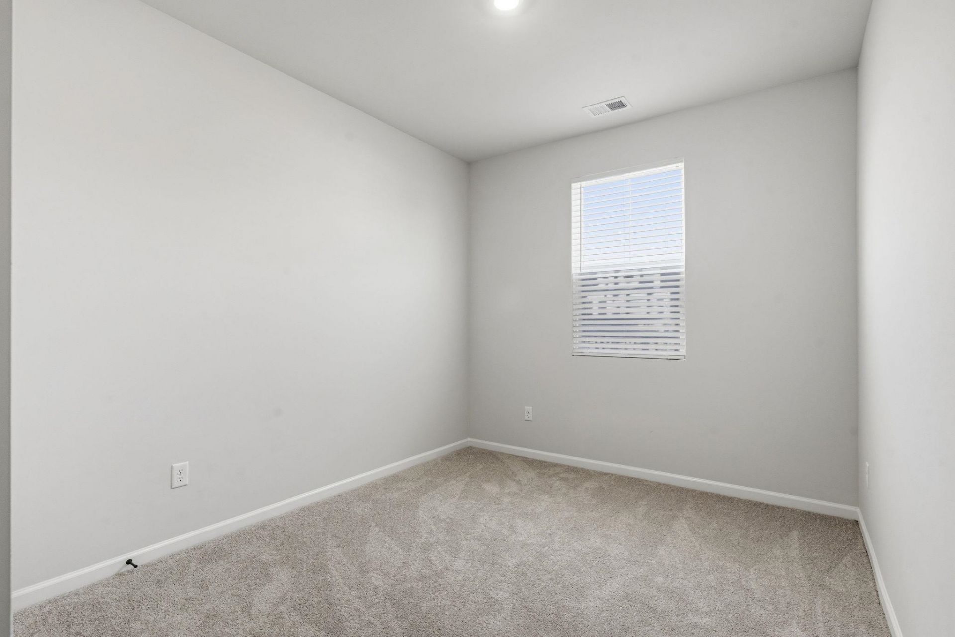 609 Southwind Way  Photo 8