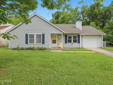 100 Hampton Court , Jacksonville, NC 28546