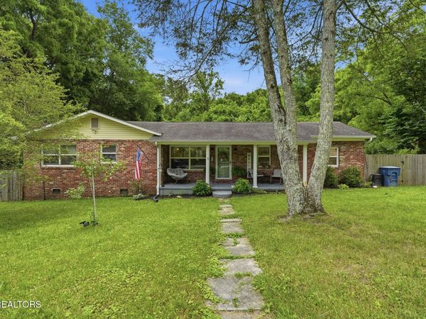 510 W Broad St, Clinton, TN 37716