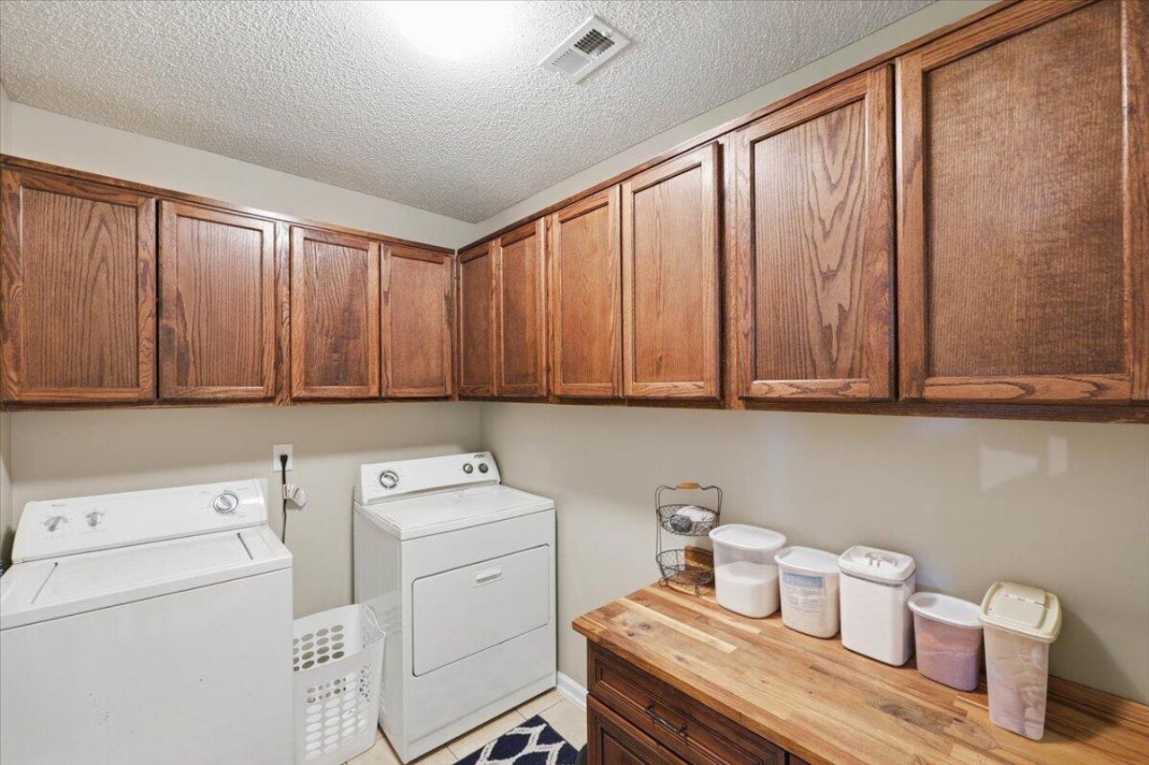 2045 Robin Wood Boulevard Photo 20