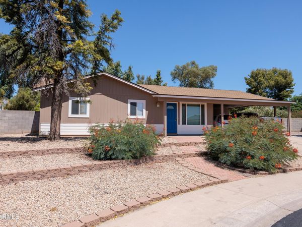 2526 E JOHN CABOT Road, Phoenix, AZ 85032