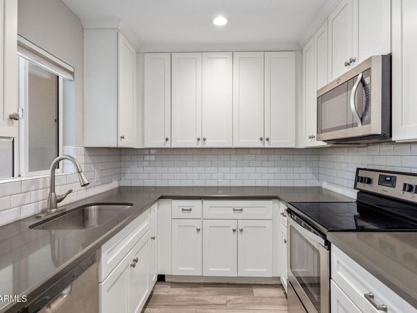 102 W MARYLAND Avenue, Unit E1, Phoenix, AZ 85013