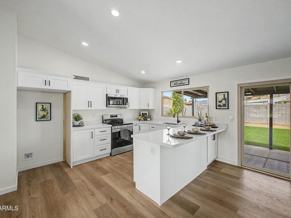 908 W MONTOYA Lane, Phoenix, AZ 85027