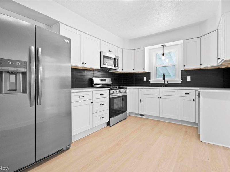 241 Harwood Street , Elyria, OH 44035 Photo 3