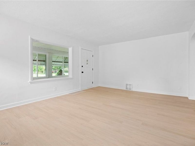 241 Harwood Street , Elyria, OH 44035 Photo 7