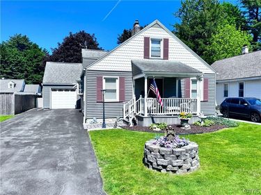 8 Hara Crescent, New Hartford, NY 13413