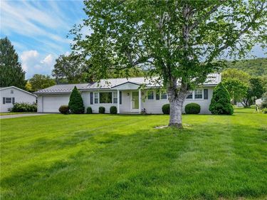 27 Brookside Circle, Elmira, NY 14903