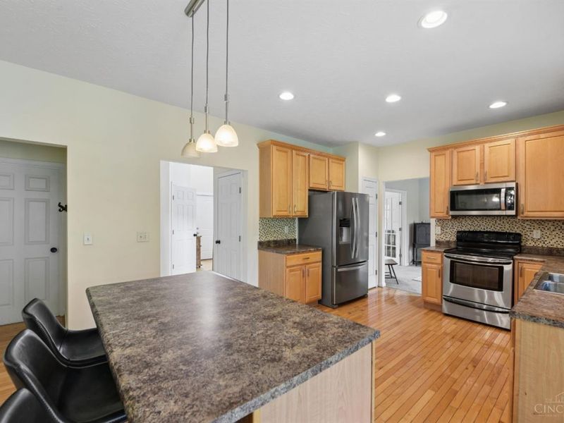 4869 Kleeman Green Drive, Cincinnati, OH 45211 Photo 10