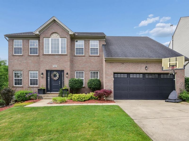 4869 Kleeman Green Drive, Cincinnati, OH 45211 Photo 2