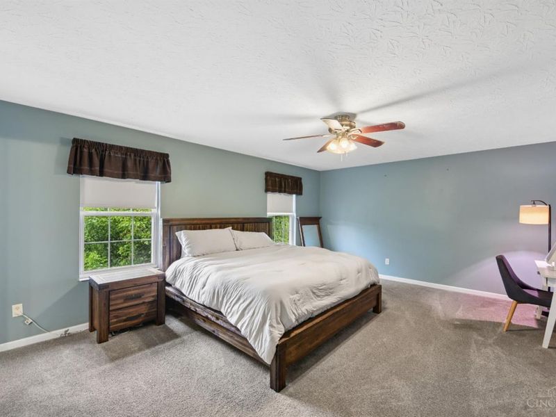 4869 Kleeman Green Drive, Cincinnati, OH 45211 Photo 23
