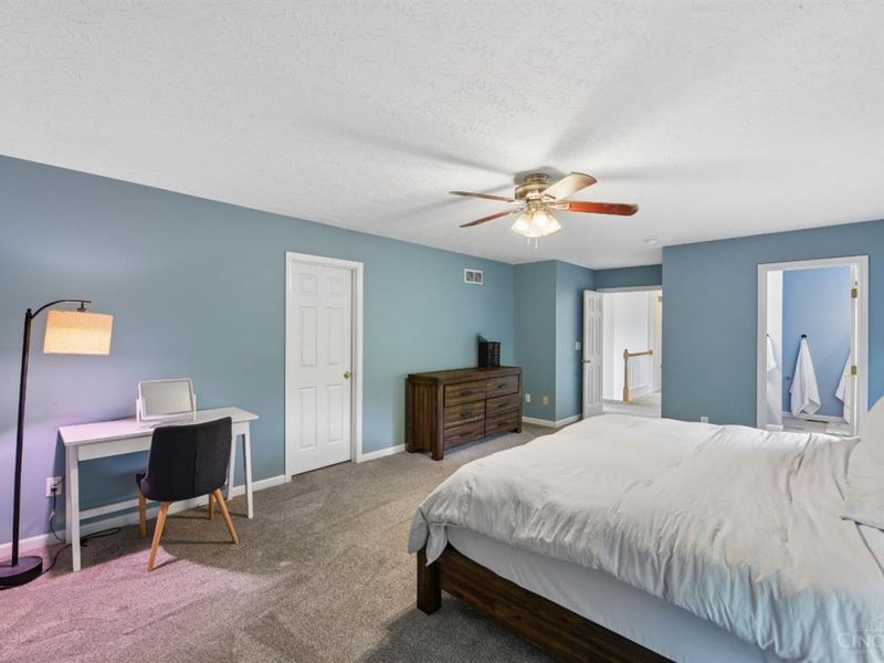 4869 Kleeman Green Drive, Cincinnati, OH 45211 Photo 24