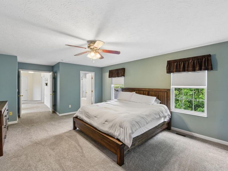 4869 Kleeman Green Drive, Cincinnati, OH 45211 Photo 26