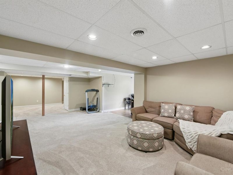 4869 Kleeman Green Drive, Cincinnati, OH 45211 Photo 32